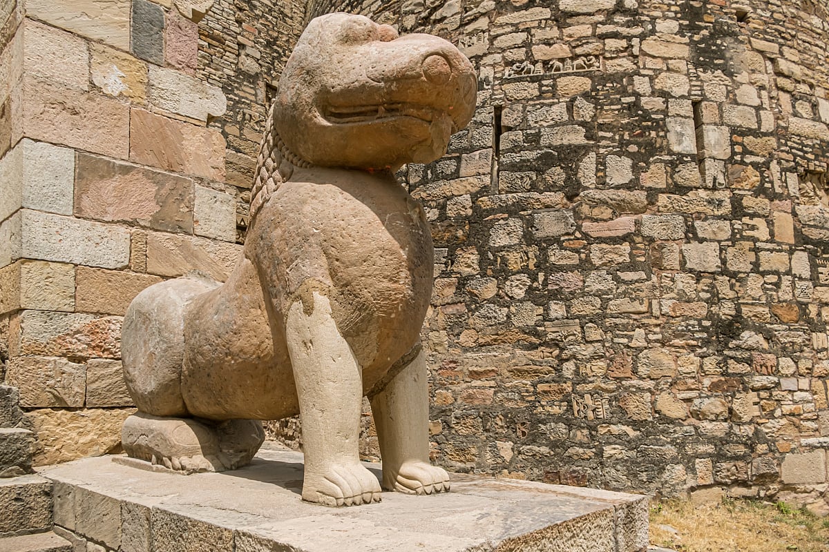 A lion statue at Garhi Padhaoli entrance